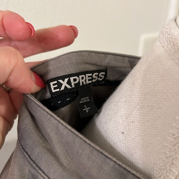 NWOT EXPRESS BUTTON UP CHAMBRAY RUFFLE TOP - SIZE SMALL - Picture 6 of 11